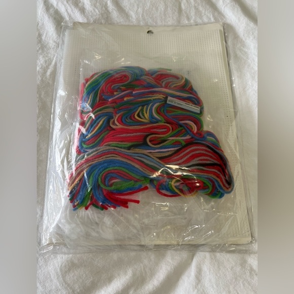 Vintage Leisure Arts Canvas Capers Santa Mobile New. - Picture 4 of 6